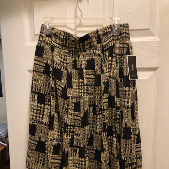 Skirt - Picture 4 of 4